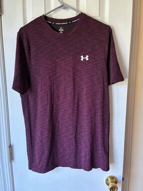 Under Armour Men’s Heathered Maroon Performance Tee with White Logo